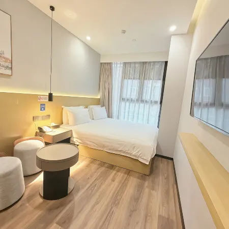 Yima Jiatian Hotel (Jianguomen Subway Station Branch Shoudu Eryansuo Beijing) Отели рядом с достопримечательностью «Станция метро Jianguomen»