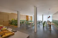 ELONG L.RAY (Guangzhou Huadu Sunac Resort Baiyun International Airport) - Frühstück