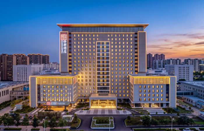 Qianna Hotel (Luohe High-Speed Rail West Station Yuanhui District Government)