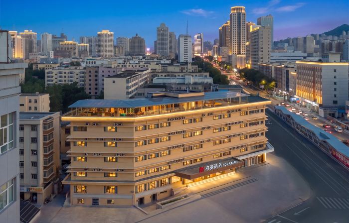 Park Hotel (Urumqi Nianzigou Metro Station Branch)