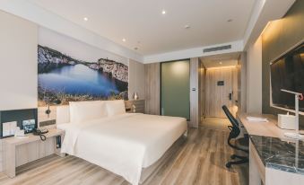 Kunshan Wanda Plaza Chunhui Road Atour Hotel