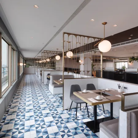 Howard Plaza Hotel Kaohsiung Отели рядом с достопримечательностью «Станция метро Weiwuying»