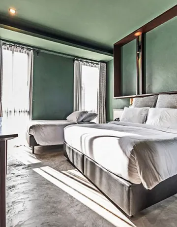 สตูดิโอสำหรับสามท่าน