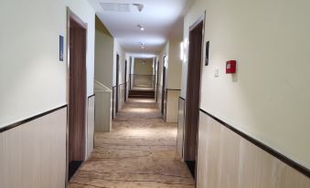 Xiertai Hotel (Hanyang Railway Station Subway Station guiyuan buddhist temple)