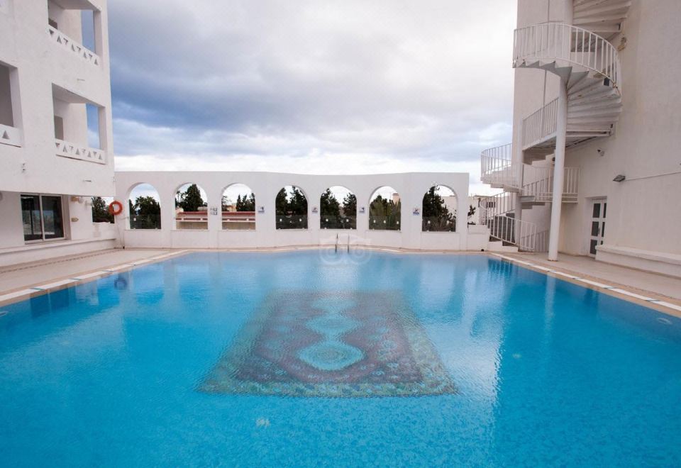 1. 엘 칸토우이 센..