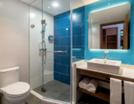 Holiday Inn Express Jinan Jingshi Road Qianfo Mountain Hotels near Qianfo Mountain Scenic Area