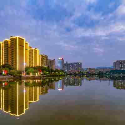 龍湖島大酒店（德慶龍母大街店） Hotel Exterior