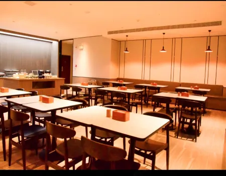 HanTing Hotel (Shenqiu Renmin Avenue) Отели в г. Шэньцю