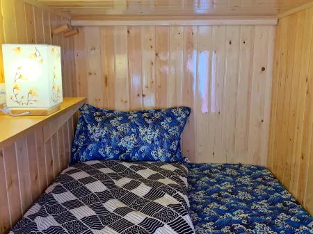 Aiji Youth Hostel Отели рядом с достопримечательностью «Ming Zhenyuan Flying Bridge Former Site»