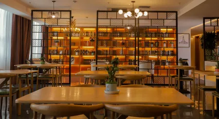 James Joyce Coffetel (Kuitun Railway Station) Отели рядом со станцией Kuitun Railway Station