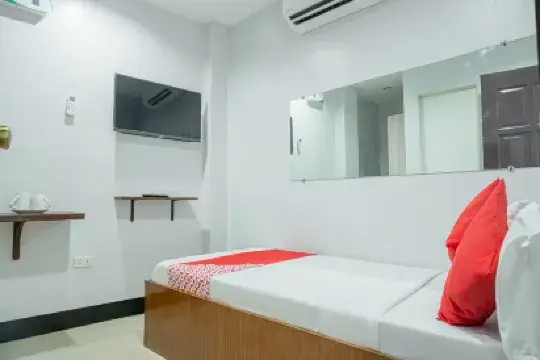 OYO 711 Goff's Place