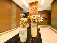 She he Theme Hotel