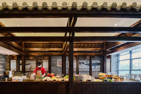 Ruijin Wellton International Hotel (Xianghuli Cultural Creative Street) Отели рядом с достопримечательностью «PRC Cradle Tourism Area»