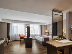 Rezen Dong Hotel (Baodingshi Chaoyang Beidajie Baobai Shopping Plaza)