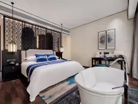 No. 8 Courtyard Homestay (Daming Lake Baotu Spring) Hotel in zona Lago Daming