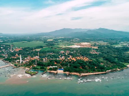 Mambruk Hotel & Convention Отели в г. Серанг