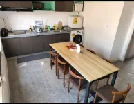 Xiaolingjie Youth Apartment (Park Front Subway Station Branch)