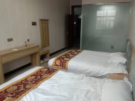 Luoshan Yubaiwei Restaurant Отели рядом с достопримечательностью «Dongzhai Crested Ibis Home Bird Photography Base»