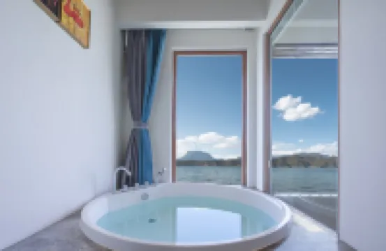 瀘沽湖雲朵·曼路全湖景度假酒店