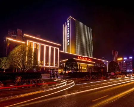 Longhui Friendship International Hotel Отели рядом с достопримечательностью «Baima Mountain»