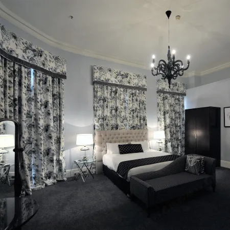Largs Pier Hotel