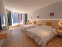 Zhuozhuo Moyuan Homestay Hotel di Danba