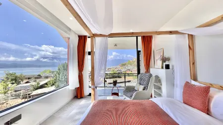 Lugu Lake Yunshang Flower Blossoms Half Mountain Lake View Resort Отели рядом с достопримечательностью «Dazu Pier»