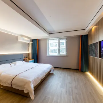 Orange Hotel (Caishen Temple Pedestrian Street) Отели рядом с достопримечательностью «Народная больница в Цзянчжоу, Цзянчжоу»