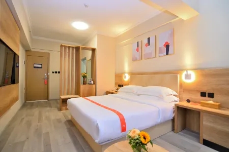 ELong ETang Hotel (Kunming Railway Station Joy City Center)