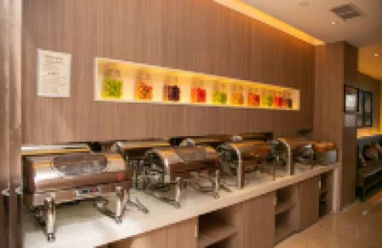 Bingly Hotel (White Feather Road, Xixia, Nanyang)