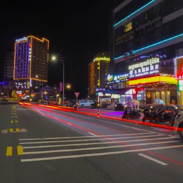 Five Elephants Hotel Отели рядом с достопримечательностью «Пляж Очутель»