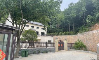 Yingying Mountain House B&B