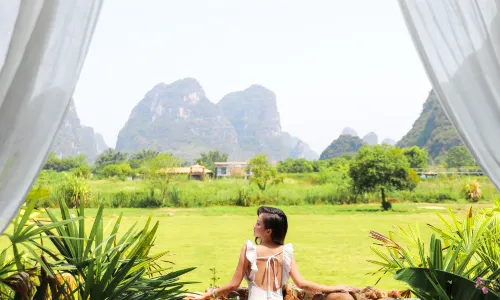 Moon Villa (Yangshu Ten-mile Gallery Yulong River)