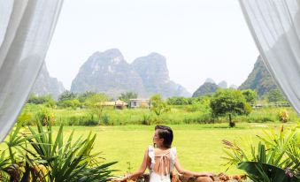 Moon Villa (Yangshu Ten-mile Gallery Yulong River)