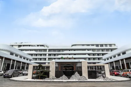 Yulin City Luchuan Hot Spring Jiulong Villa