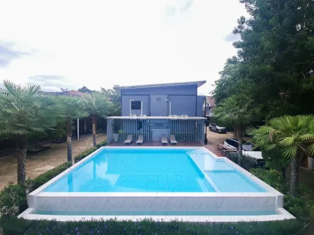 Natthapon Resort Отели рядом с достопримечательностью «Kaeng Krachan Dam Electric»