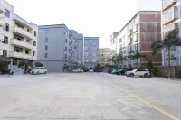 City Comfort Inn Hotel (Xingye County Government Plaza) - parking