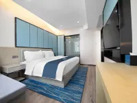 Yishang Hotel (Jiayu Longwan Peninsula) - parking