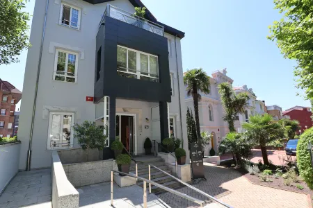 Sercotel El Balcón de la Bahía Suites Отели рядом с достопримечательностью «Королевский дворец Ла-Магдалена»