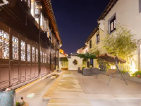 花築‧鑑水閣‧越韻千年‧閒庭雅聚美宿(柯岩風景區鑑湖店) 鄰近鑒湖的酒店