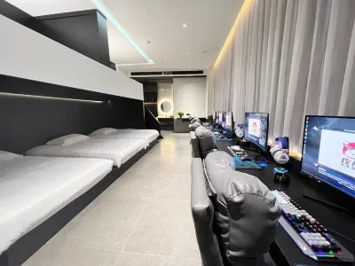 Wuhu Zuoxong E-sports Hotel (Pedestrian Street) Hotels near Zhongjiang Pagoda