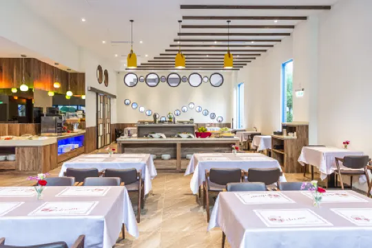 San Chiao Hotel Отели рядом с достопримечательностью «Старая улица Тай-Ху»