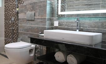 Justa Cliffend Resort & Spa, Mashobra