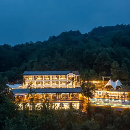 Qingcheng Mountain Chujian Mountain Hot Spring Hotel
