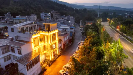 Anning Zhenxi Hot Spring Homestay Отели рядом с достопримечательностью «Gymnasium (Hubin Road)»