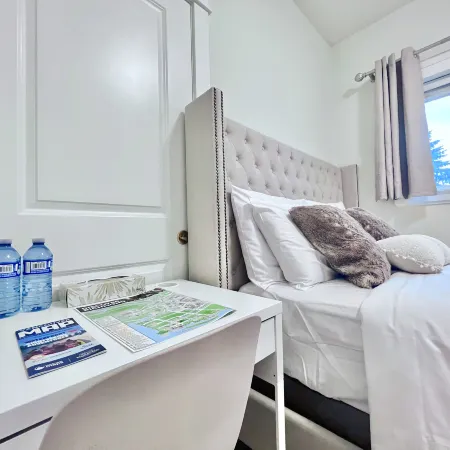 Sweet Home-Separate Entry-Near YVR Airport & Skytrain & Costco Отели рядом с достопримечательностью «Vancouver Olympic Centre»