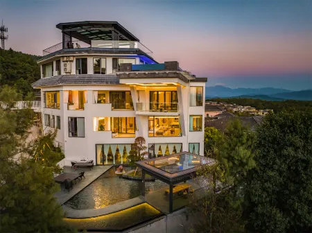 Tengchong Yunju Star Hot Spring Resort Отели рядом с достопримечательностью «Beihai Wetland»