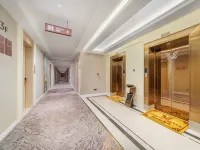 Vienna Hotel (Yantai Qixia Moushi Manor) - Bãi đậu xe