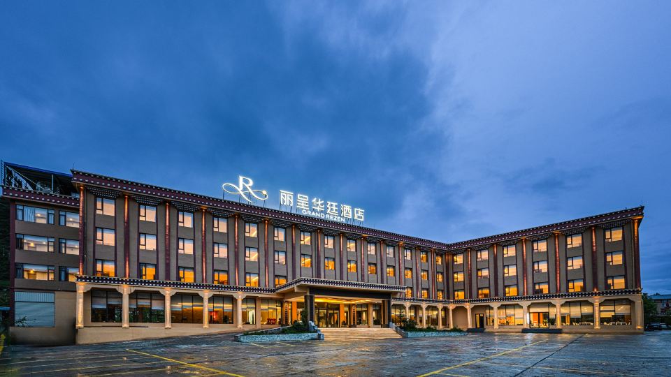 Grand Rezen Songpan (HuanglongJiuzhai High-speed Railway Station)