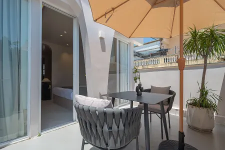 MisoHi Flower Hideaway Hotel Отели рядом с достопримечательностью «One Country Two Systems Beach»